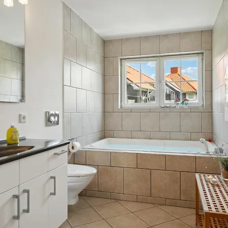 3 Bedroom Awesome In *