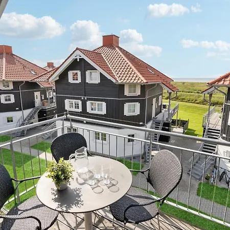 Three-bedroom In Lejlighed