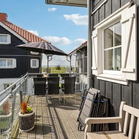 Three-bedroom In Lejlighed *